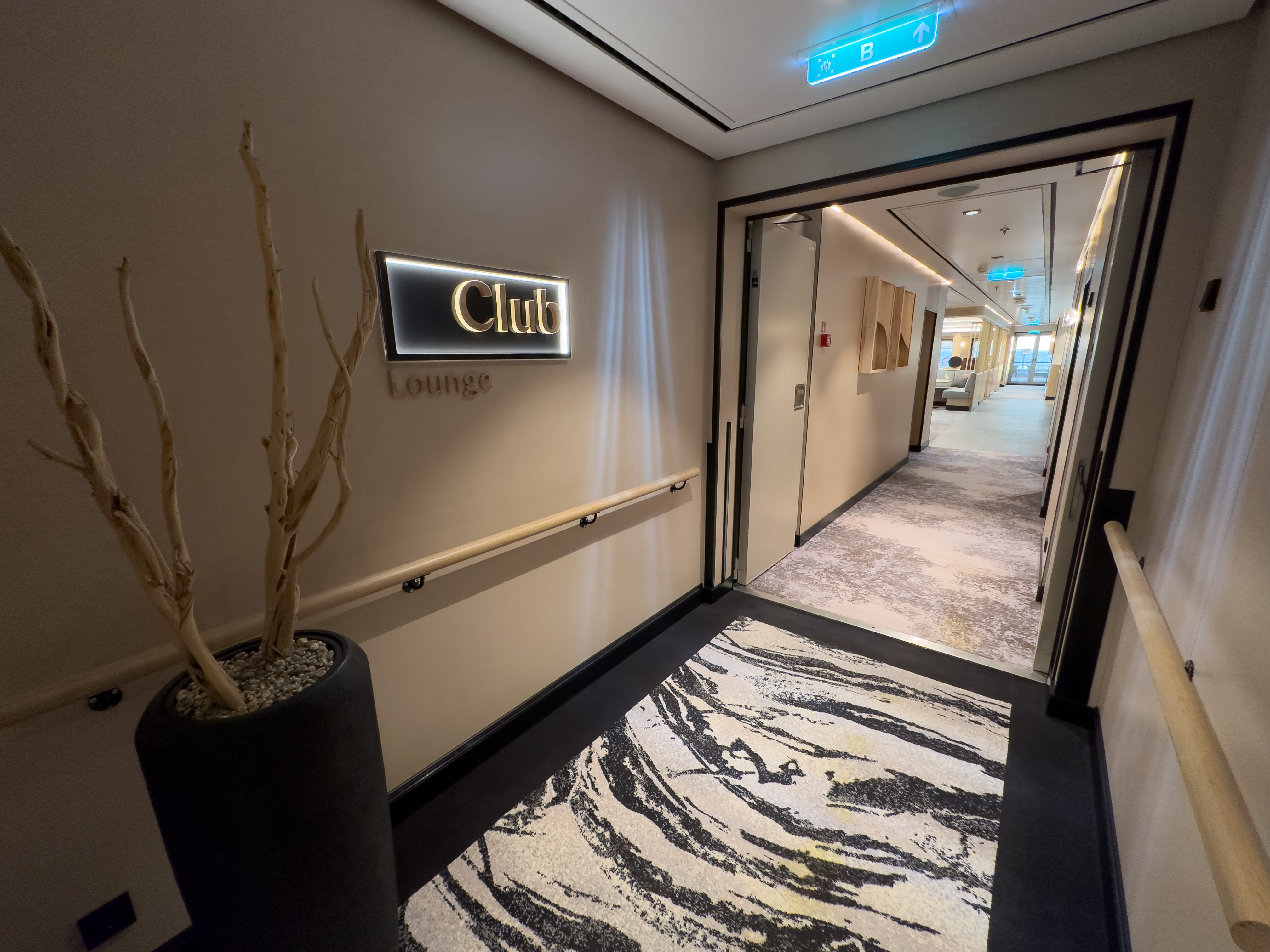 Club Lounge on SH Diana